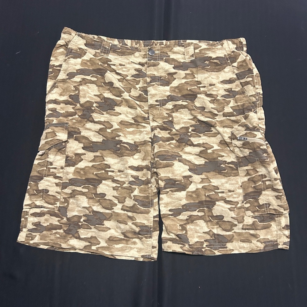 Columbia Mens Camo Cargo Shorts Tan Brown Omni-Shade Size 42 Outdoor Hiking